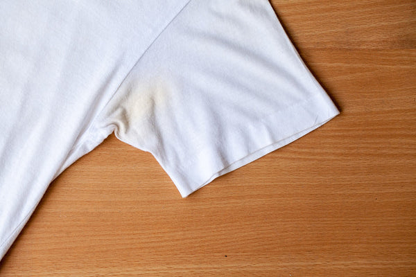 gele vlekken in kleding