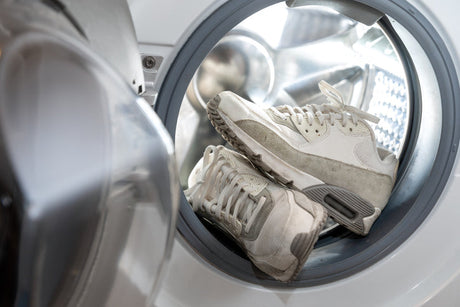 Witte sneakers schoonmaken